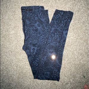 Lululemon leggings with pockets!!